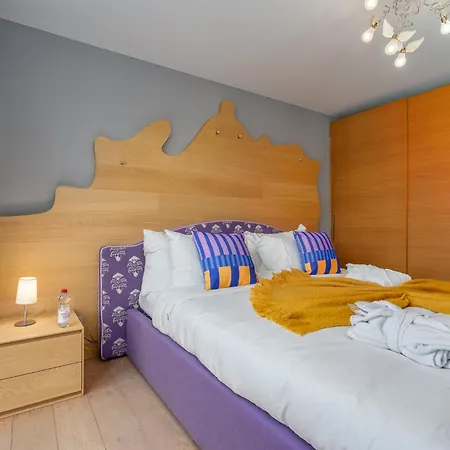 View And - Swiss مونترو