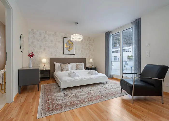 View And - Swiss مونترو