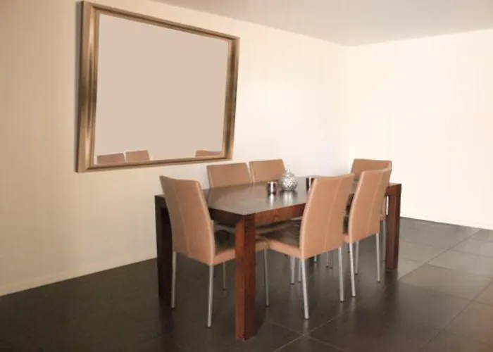 View And - Swiss مونترو