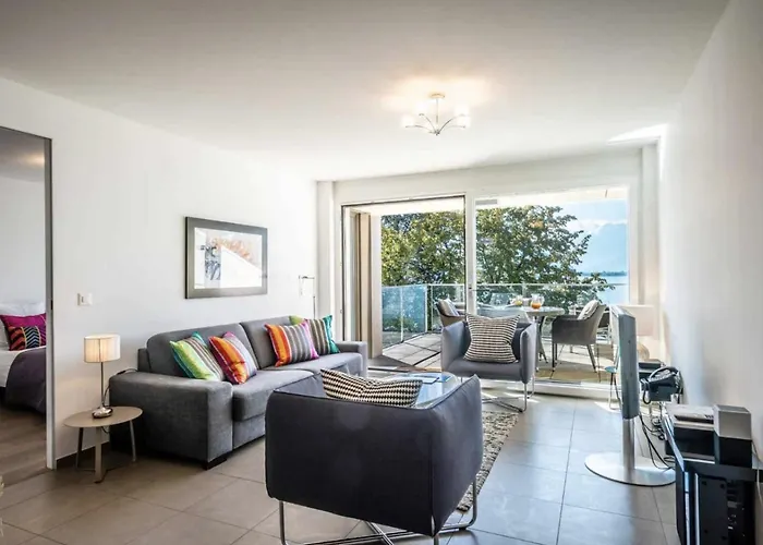 View And - Swiss * Montreux